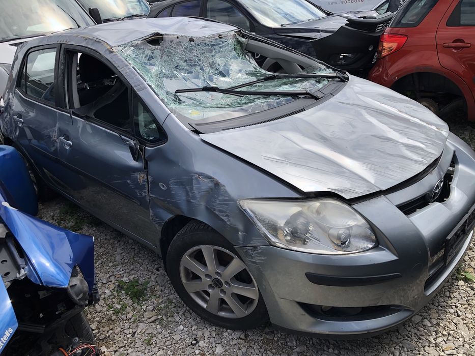 Toyota Auris 1.4 бензин за части!!!