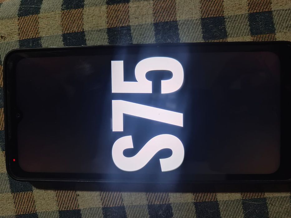 Telefon cat S75 utilizat