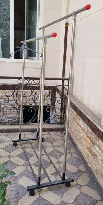 Veshalka sotiladi yengi