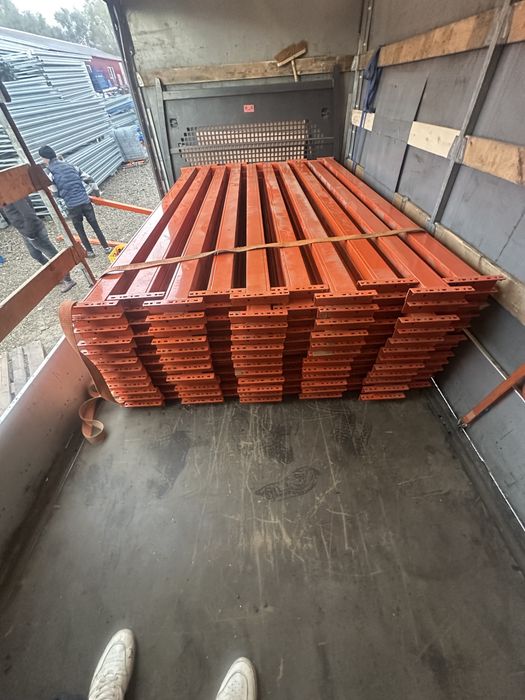 Rafturi metalice in stoc