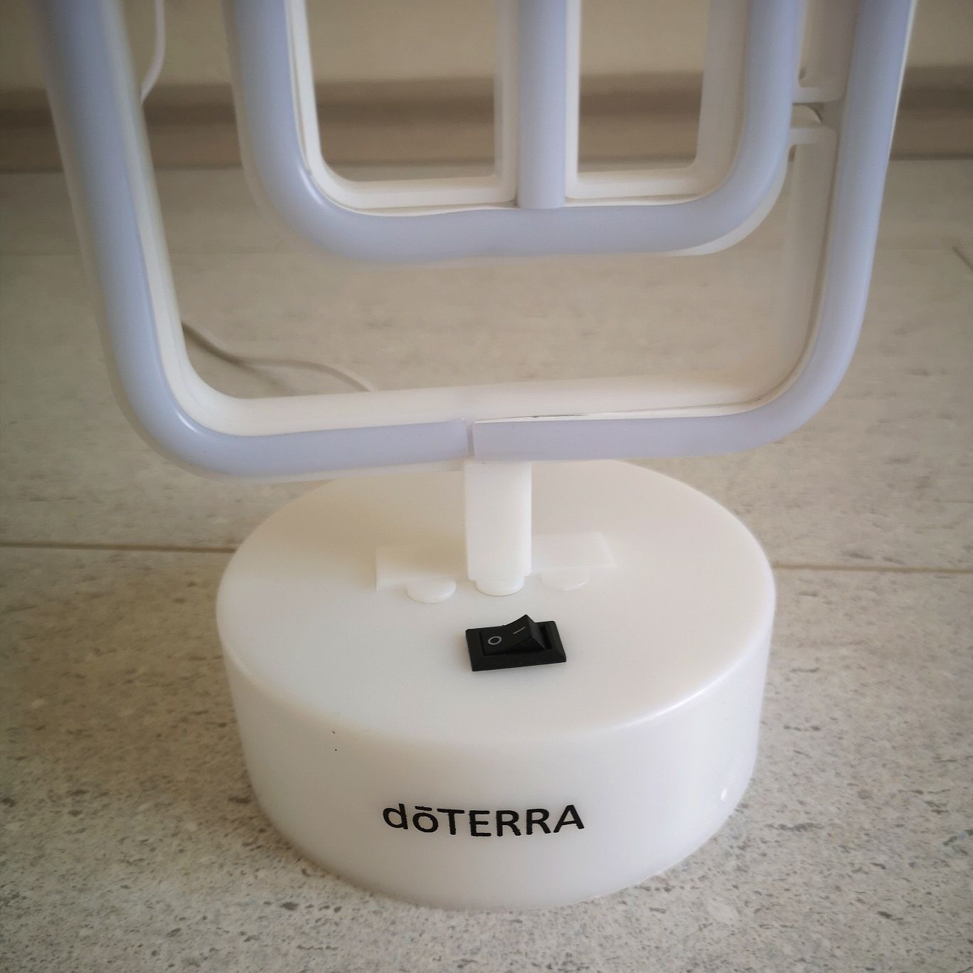 Неонова лапма във форма на шишенце DoTERRA