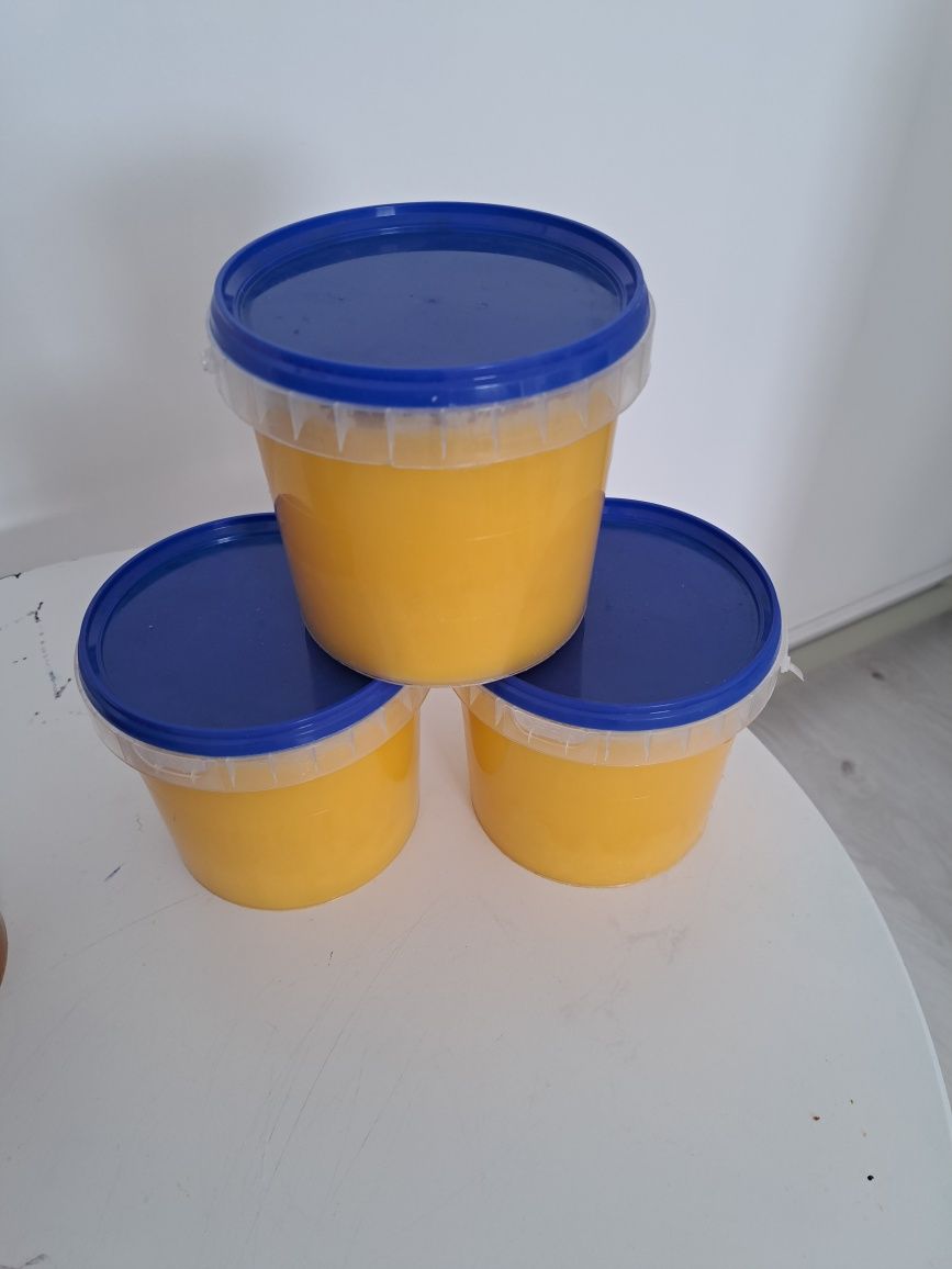 Продам мед восточной казахстанский.  Продаю вёдрами 1,5 кг.=5000 тенге