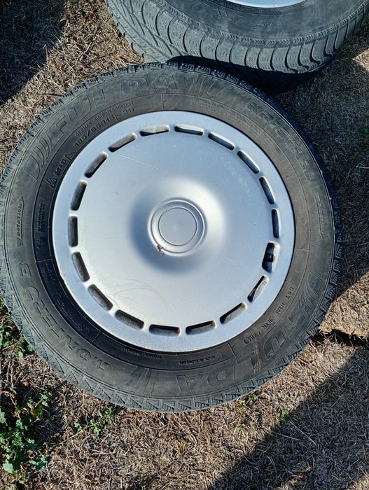 Продавам оригинални железни джанти с гумите и тасовете за Ауди 80.