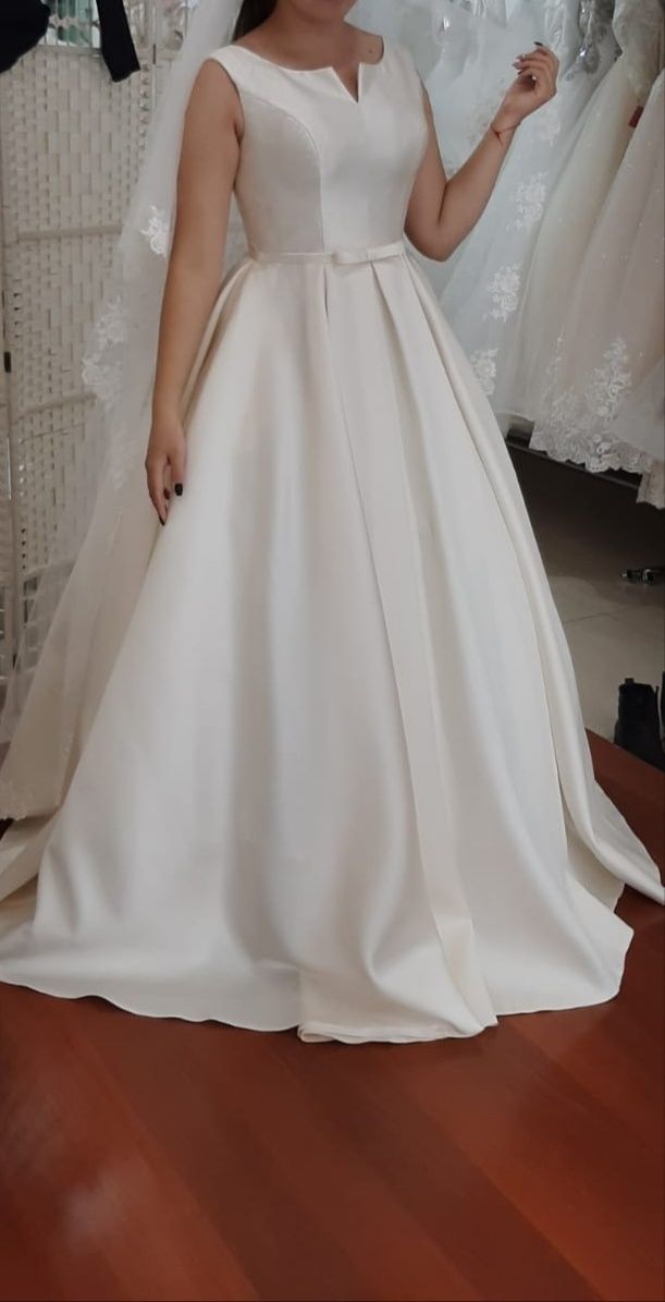 Продам атласное свадебное платье размер 46-48