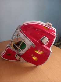 Продам шлем хоккейного вратаря