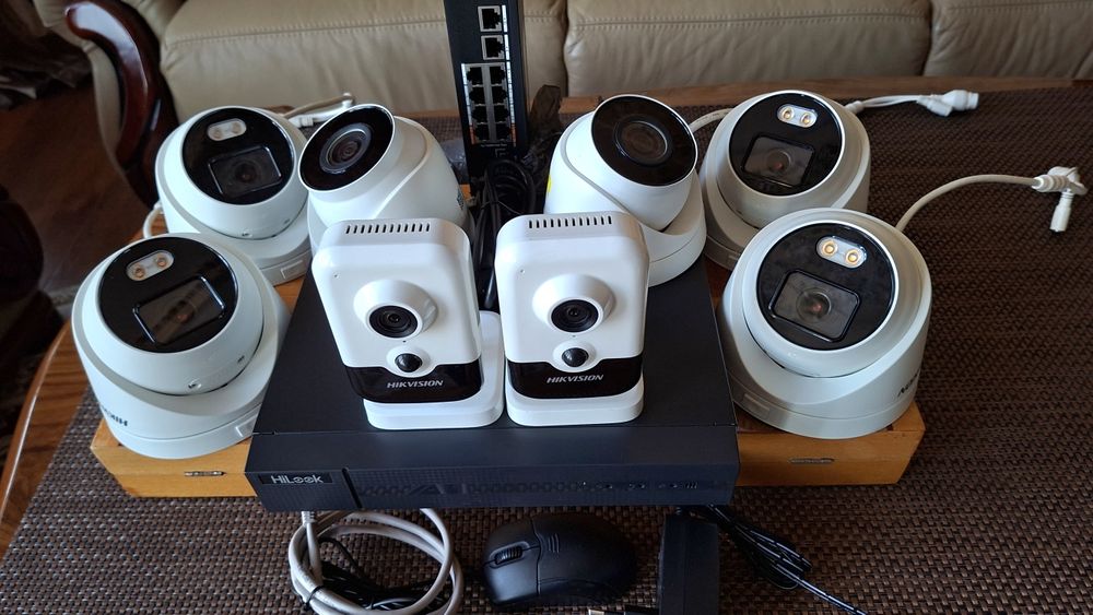 Система видеонаблюдения HiLook NVR-108 MH-C в комплекте.