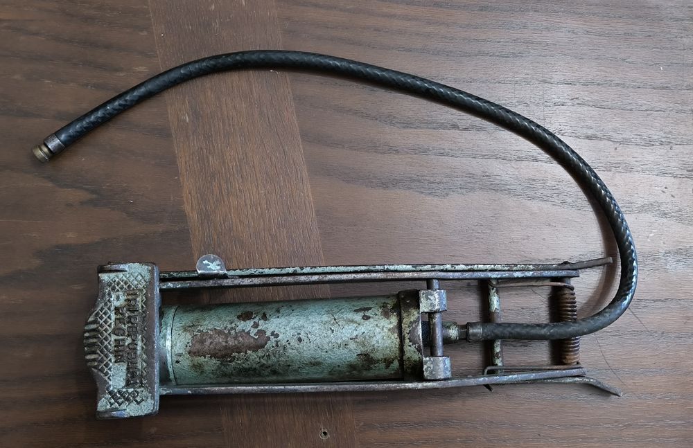 Pompa auto de picior