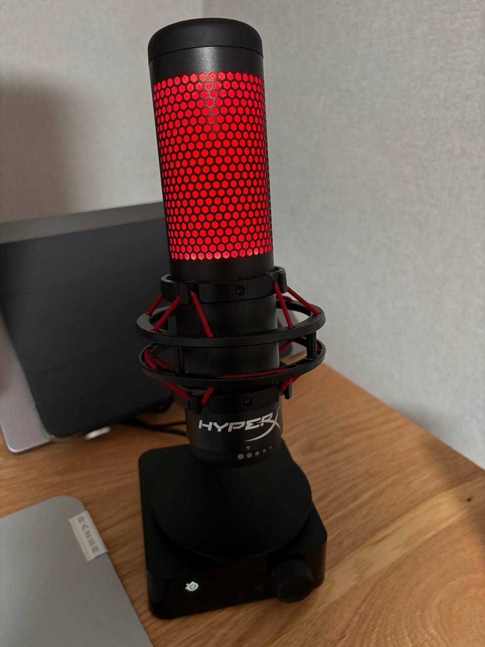Hyperx Quadcast микрофон