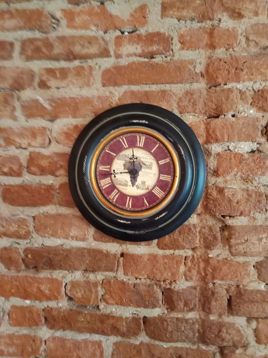 Ceas perete rotund