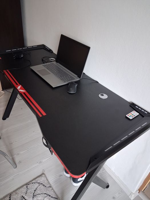 Vand masa Gaming noua