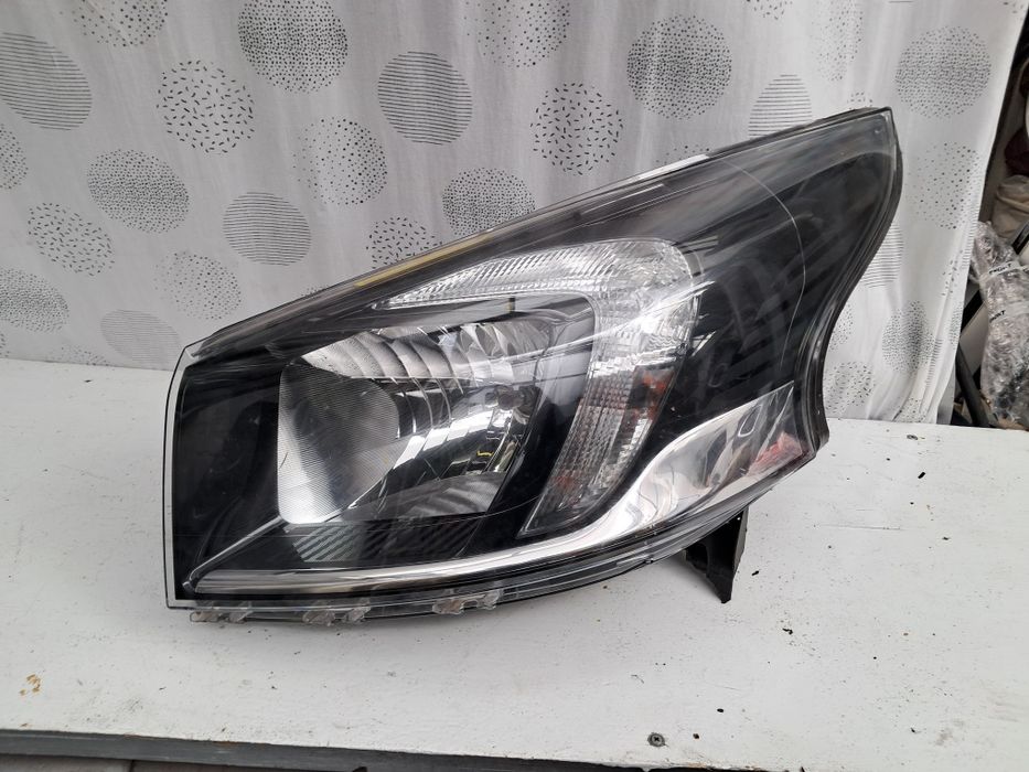 Фар Opel Vivaro  60лв