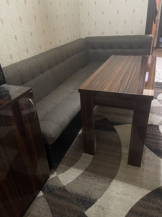 Кухонный набор диван стол, шкаф и пуфик