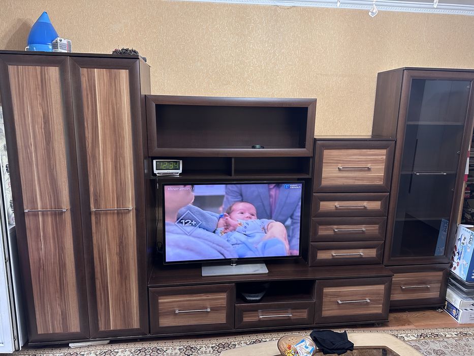 Продам мебельный гарнитур (стенка)