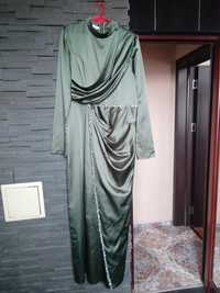 Официална зелена сатен рокля