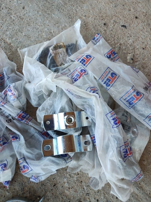 Vând coliere metalice