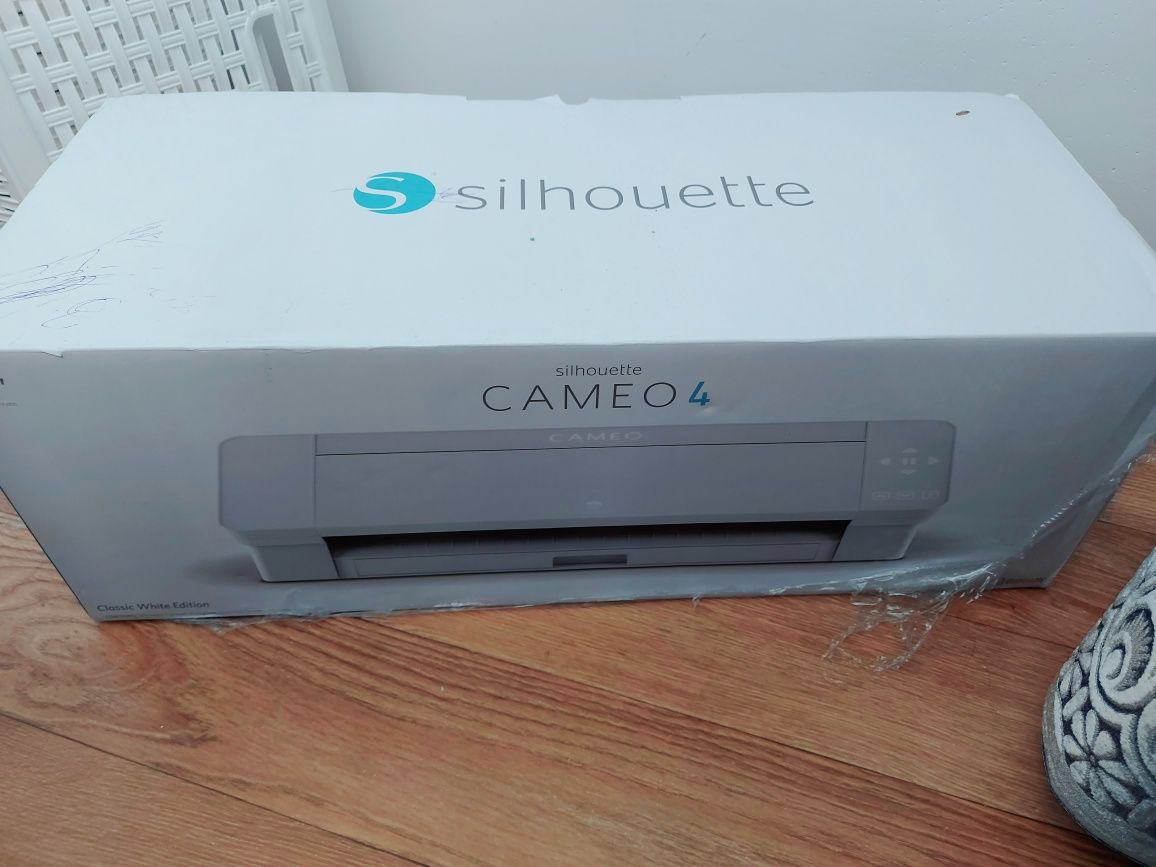 Продам плоттер камео 4 новый