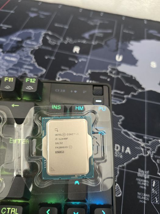 12400F 2.5GHz box,ca noua  sau schimb cu ram rgb.