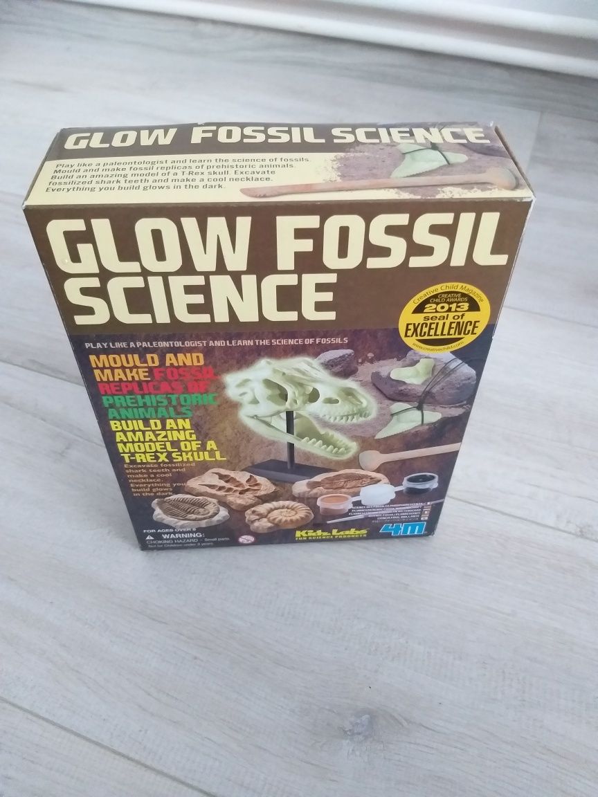 Joc/ Mulaj Glow fossil science