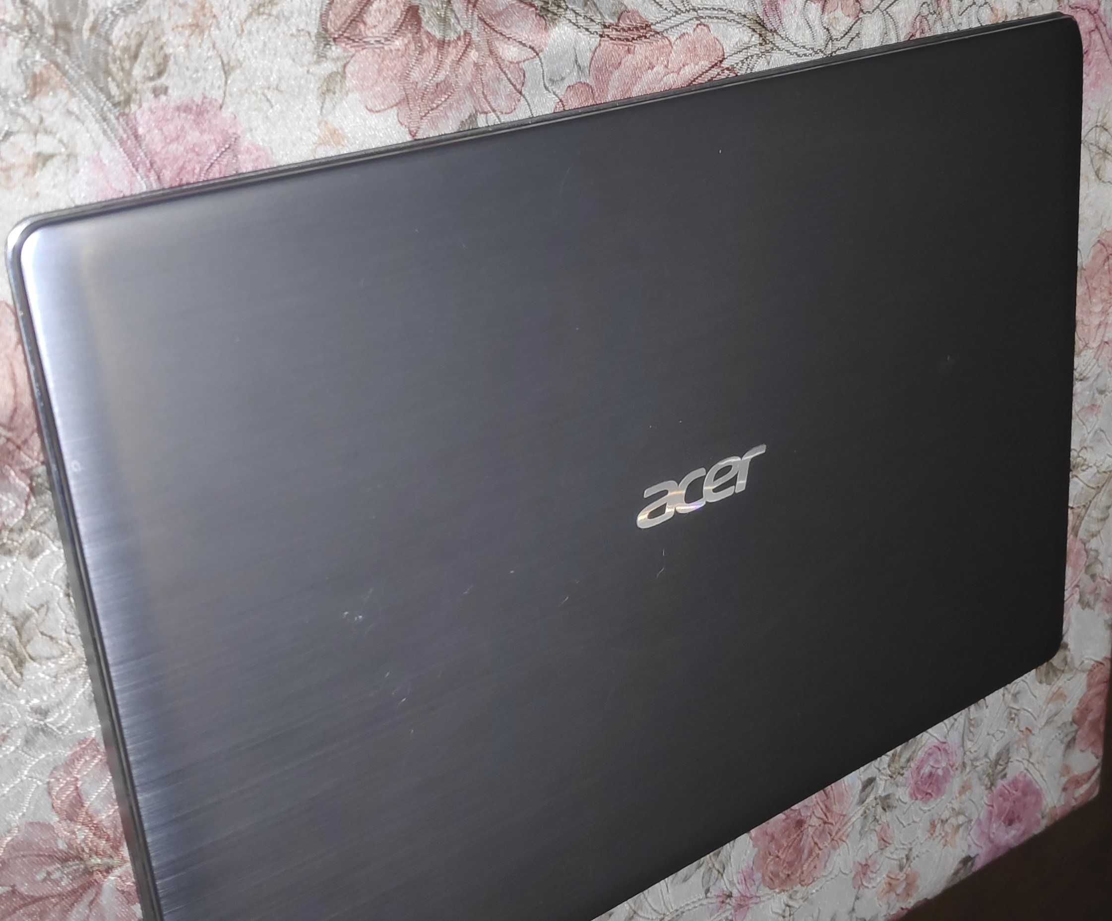 Продавам лаптоп ACER Swift SF314-52-584N 14' FHD Intel I5 8/256GB W10