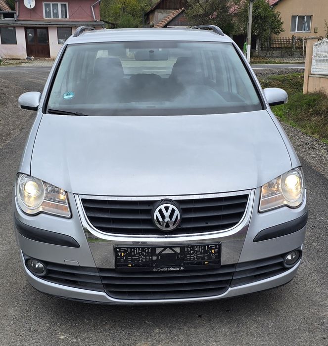 Vând vw touran 1.9 tdi