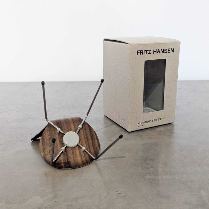 Scaun miniatura 1:6, Miniature Series 7 Walnut - Fritz Hansen