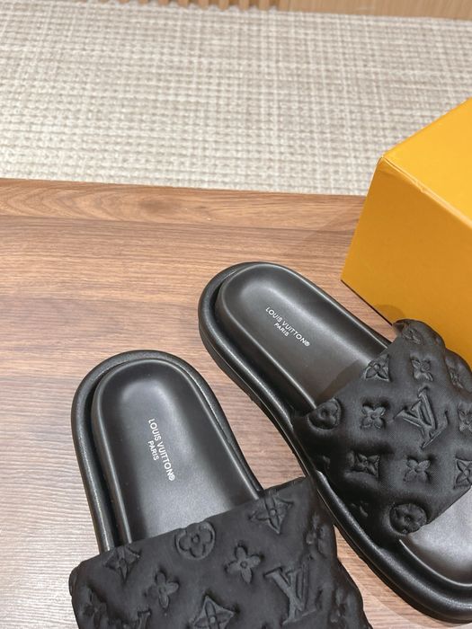 Papuci/Șlapi Louis Vuitton Calitate Premium