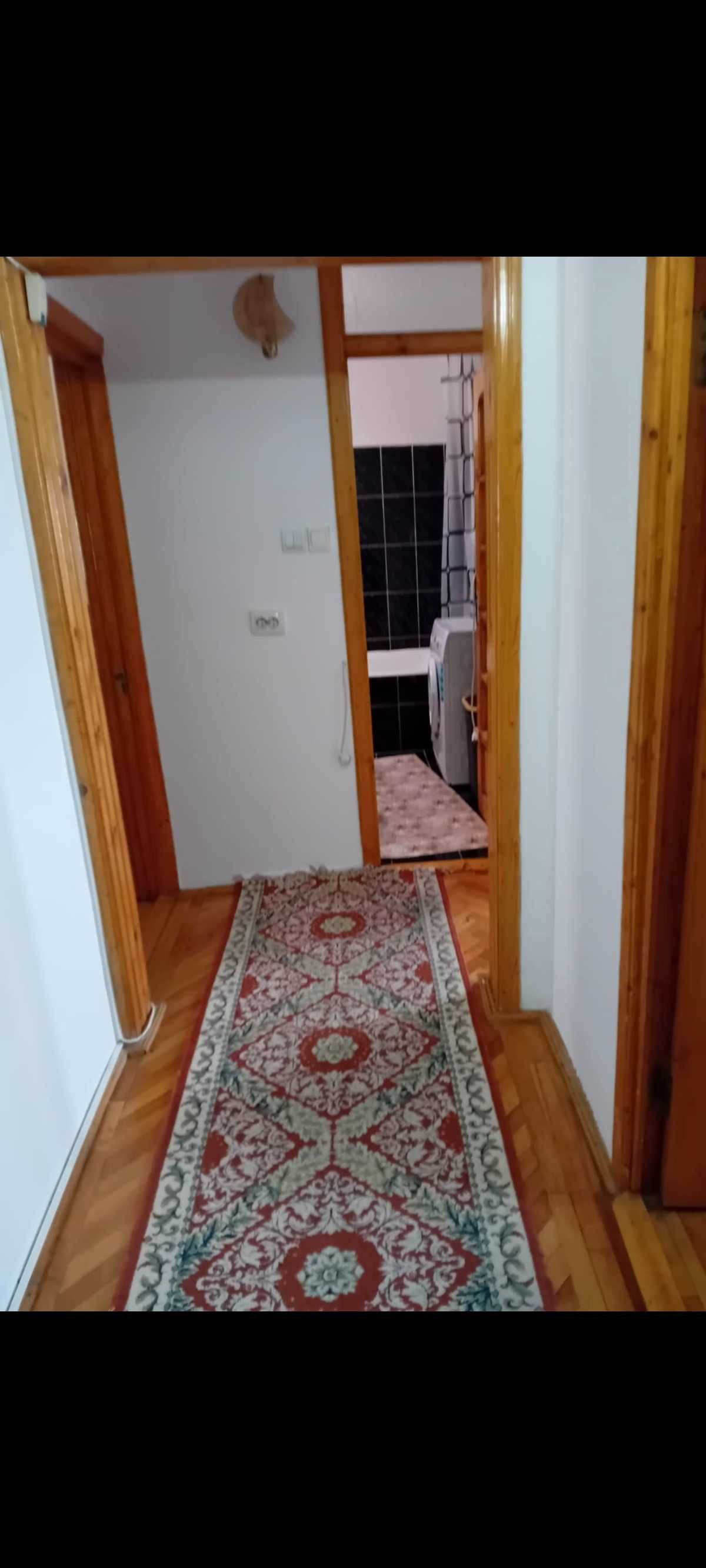 Închiriez apartament 2 camere etaj 1 in DrTr Severin. Preț 250€
