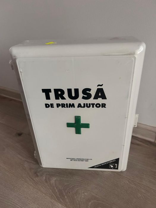 Vând trusă medicală