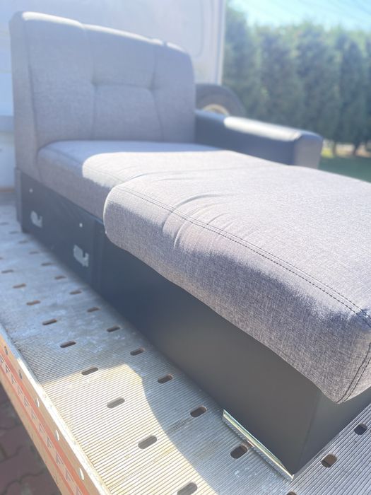 Vand coltar extensibil cu perne decorative