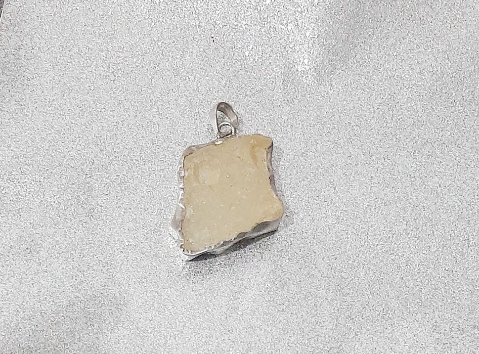 Pandant argint Tectita aurie libiana bruta + pandant talisman