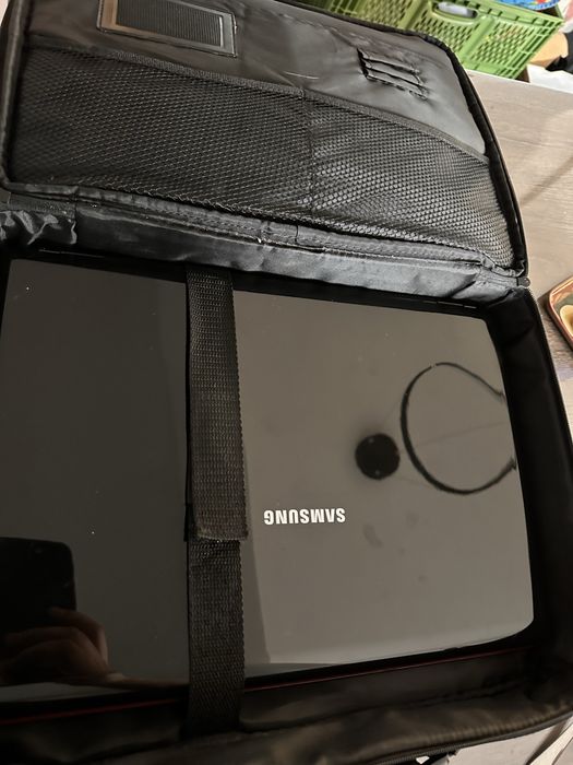Laptop samsung  cu geanta de transport