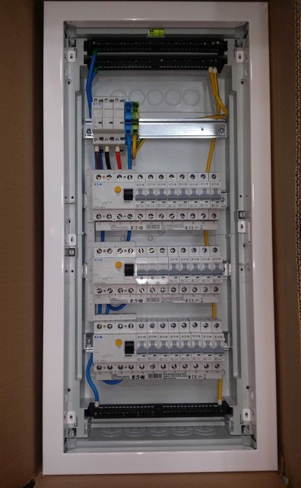 Electrician / instalator