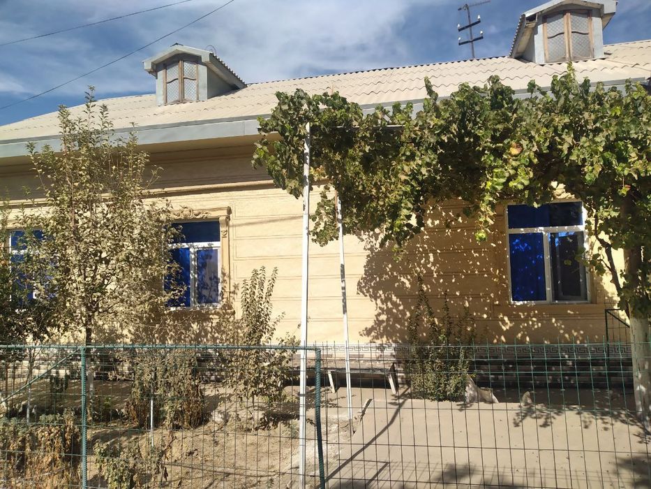 Srochna hovli sotiladi