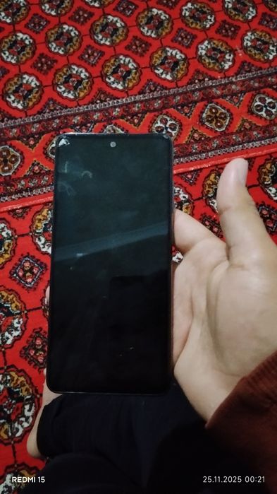 Продаю Samsund A52  со сломанным экранои.