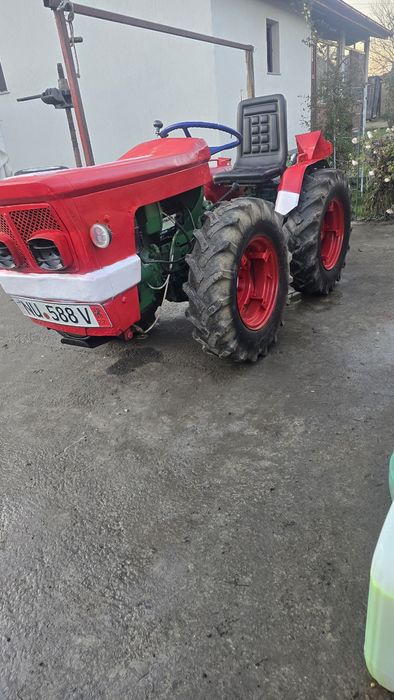 Vând tractoraș articulat 4x4 Goldoni 32cp cu freză și plug