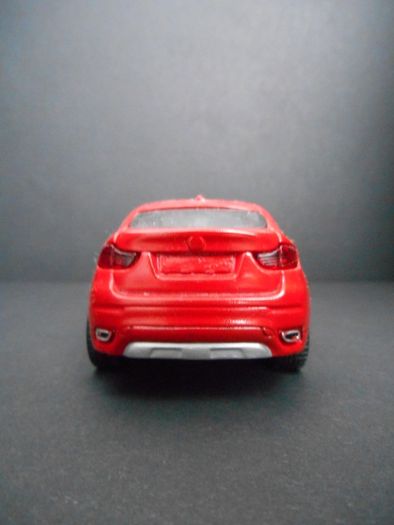 Продавам комплект от 6 пътни знака и 2 табели/BMW X6 (E71), мащаб 1:41