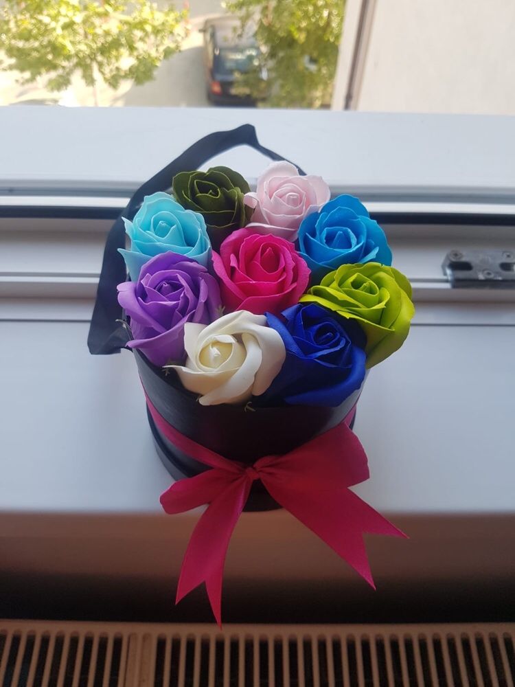 50 lei cutie cu 9 trandafiri de sapun parfumati ideal pt cadou