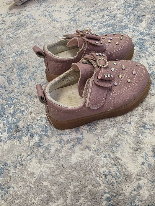 Продам  детскую обувь  размер  22