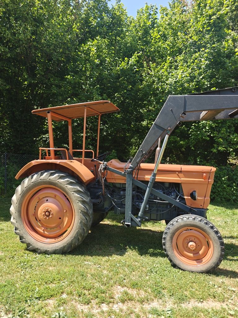 Fiat 670 cu încărcător frontal