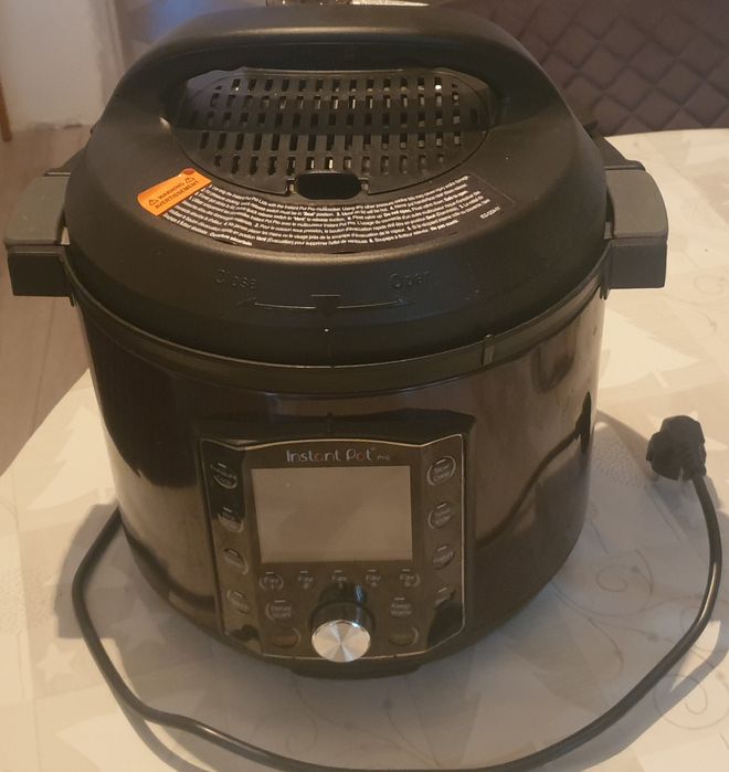 Продавам мултикукър Instant Pot Pro 5.7l