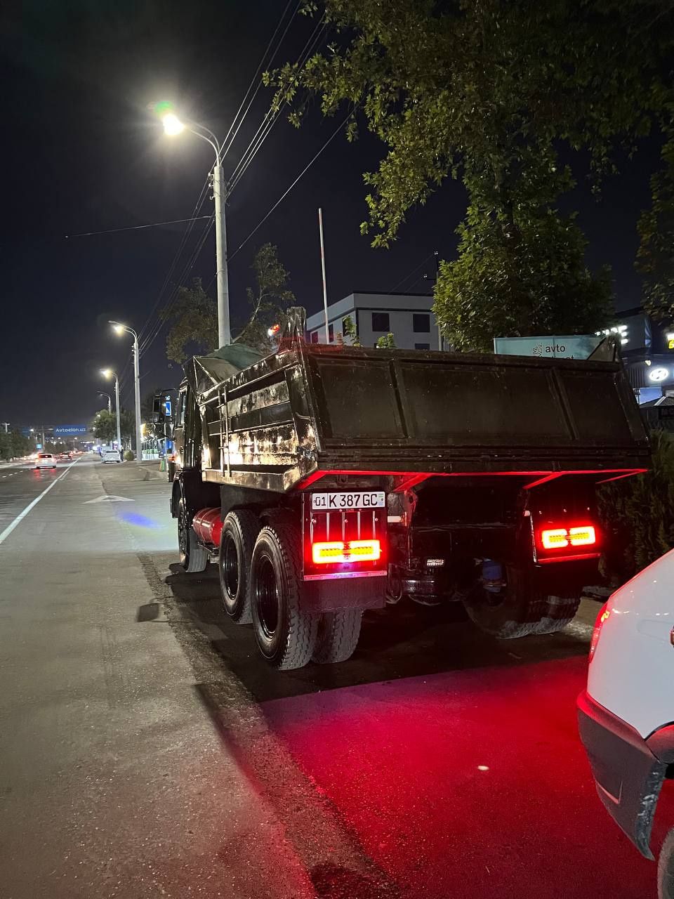 Kamaz 5511  samasval srochni narxini kelishamiz