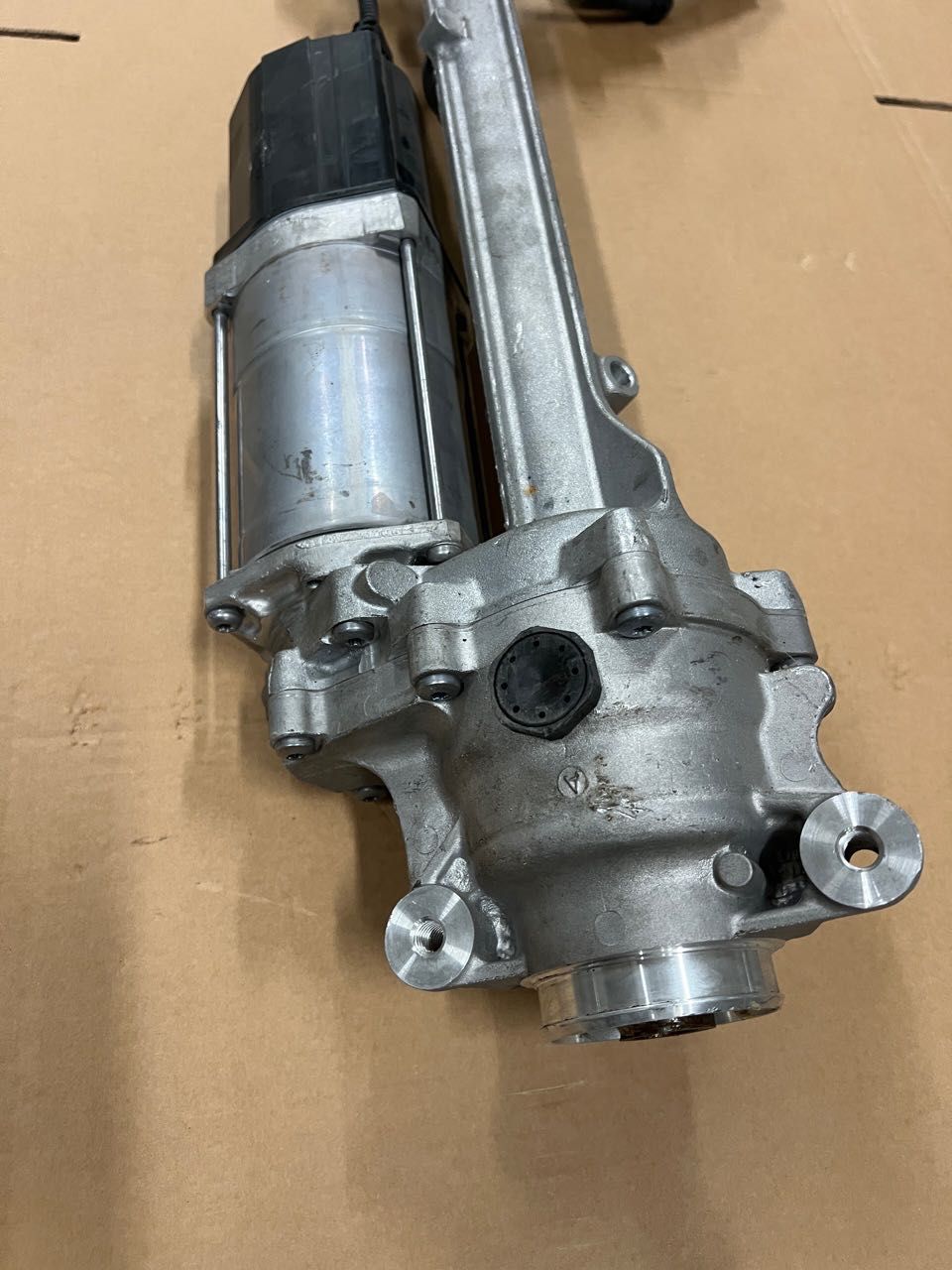 Кормилна рейка оригинална ф30 f30 bmw