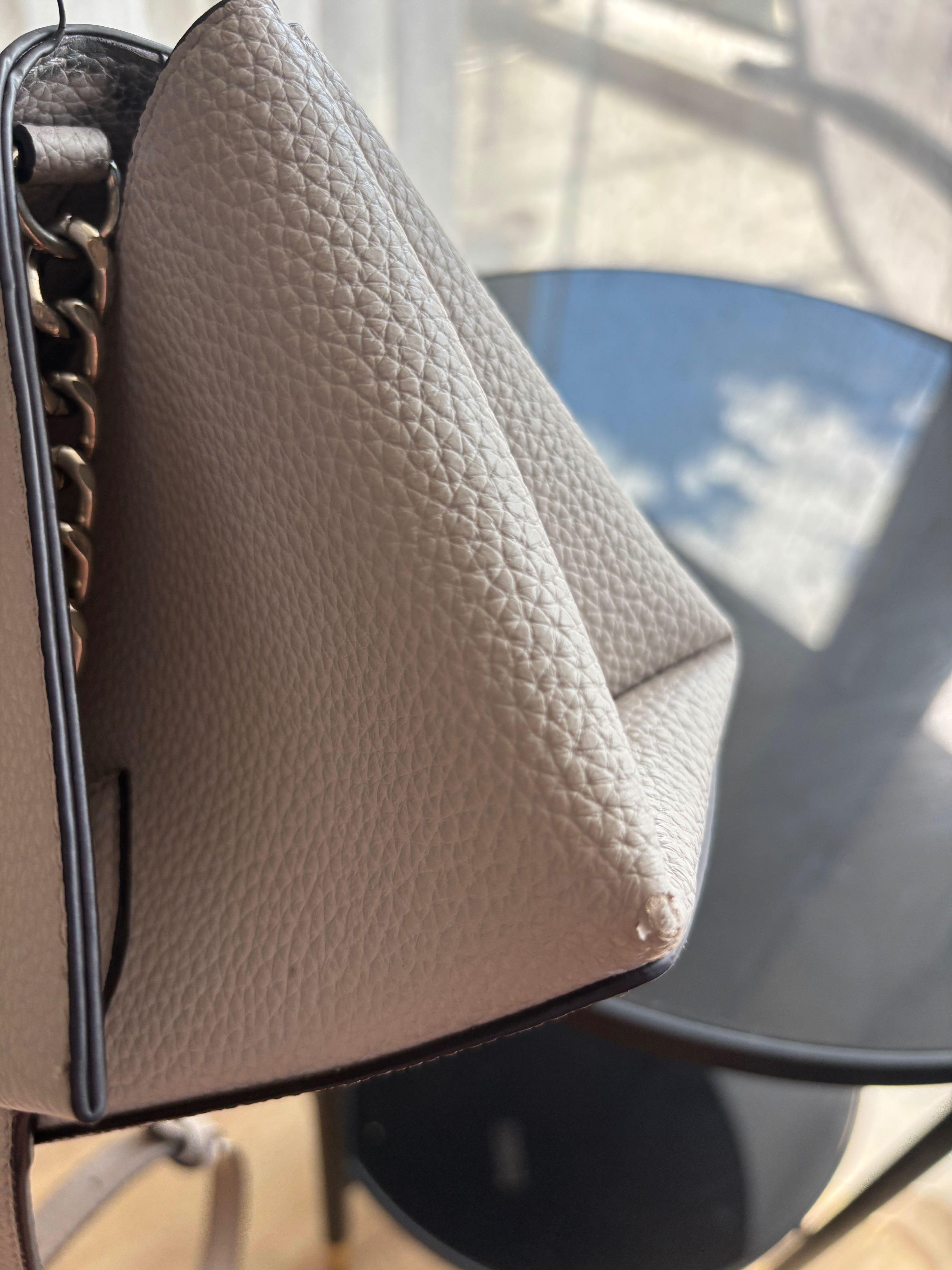 Бежова Чанта Guess