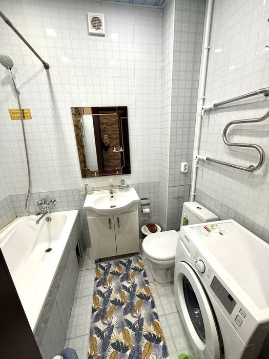 3 xonali kvartira sotiladi