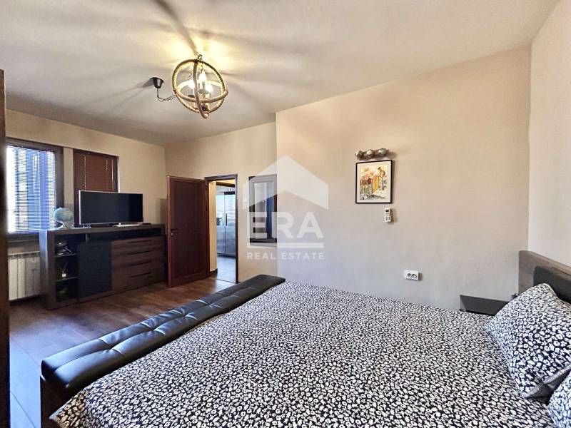 Продава се Тристаен апартамент в София, Център - 106 кв.м за 4057 €/кв.м - Снимка #7