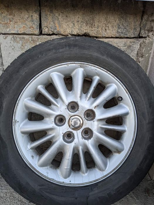 Продавам гуми с лети джанти 225/55/R16