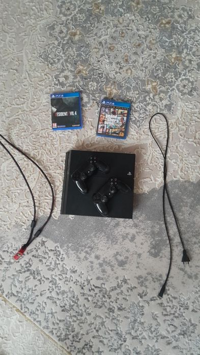 Пс 4 классик в хорошем состоянии