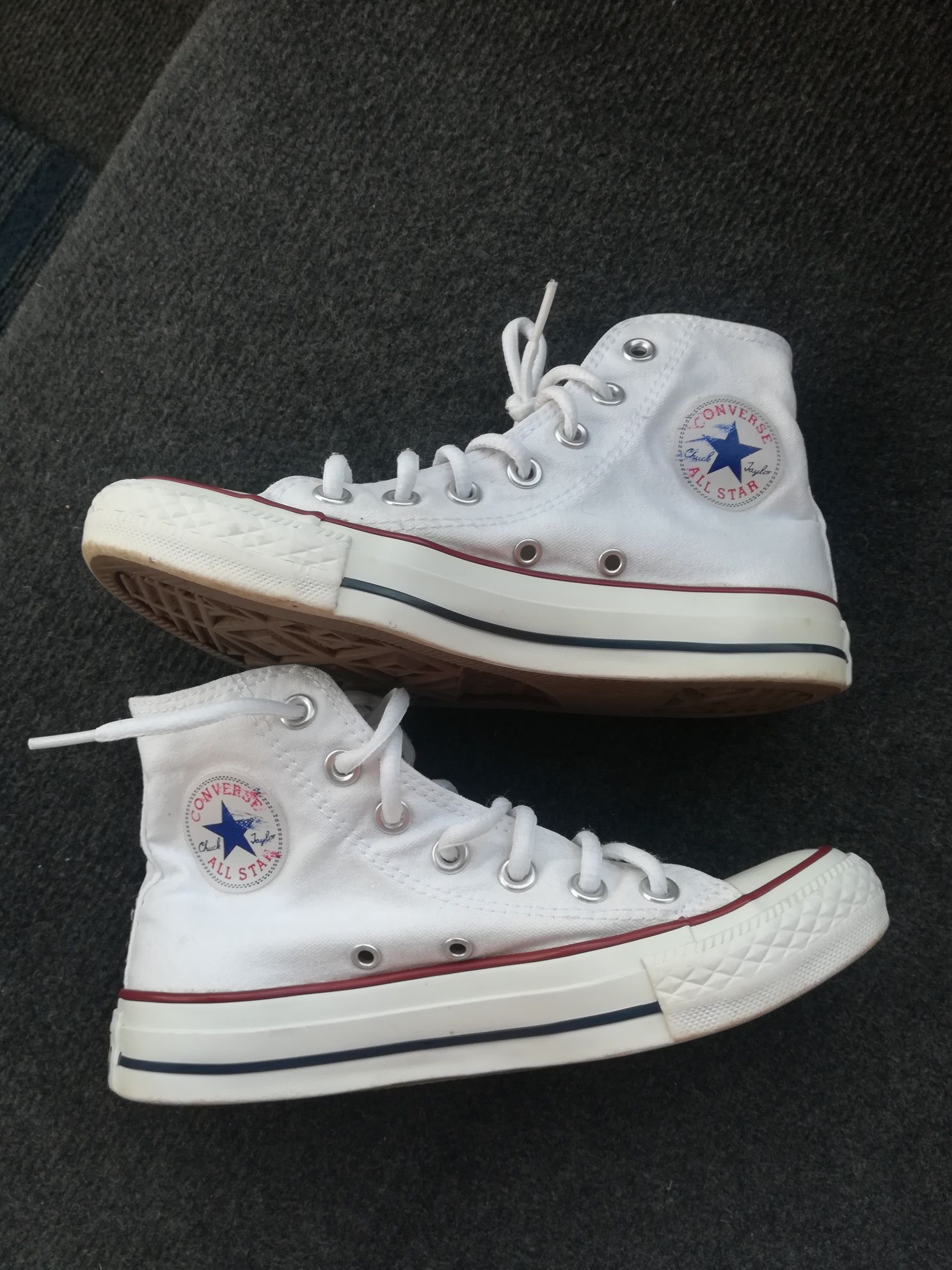 Teniși converse albi