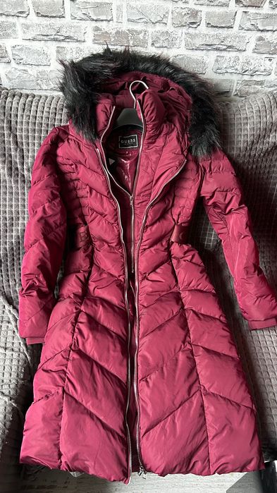 Зимно яке на марката Guess