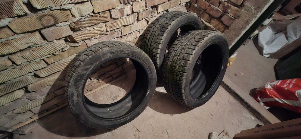 Pirelli 245 40 18 - 60лв и Nexen 225 45 17 - 50 лв.